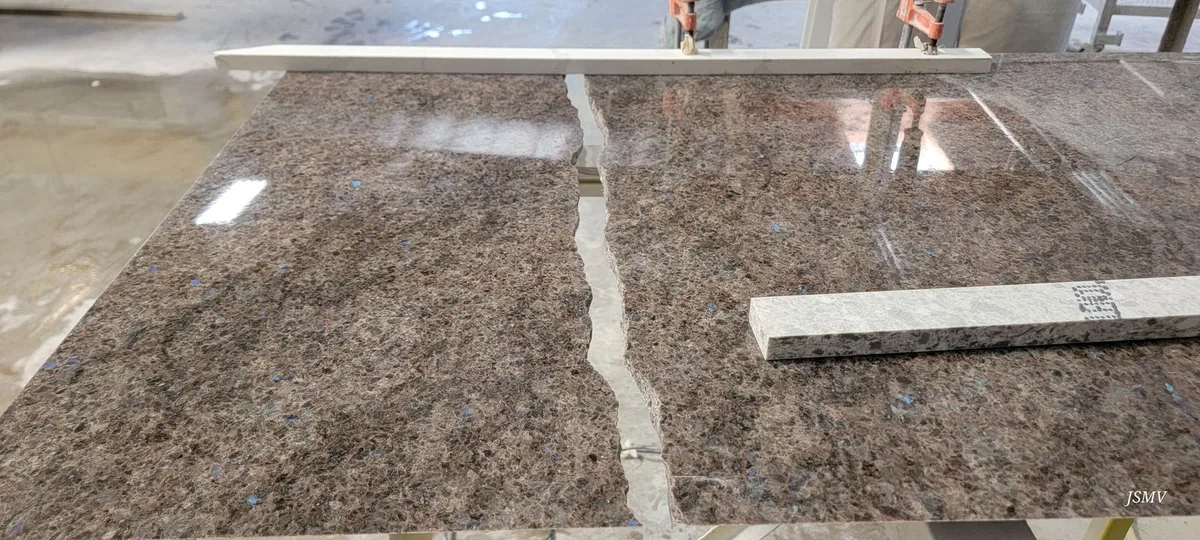 Antes de reparar una grieta en una cubierta de granito